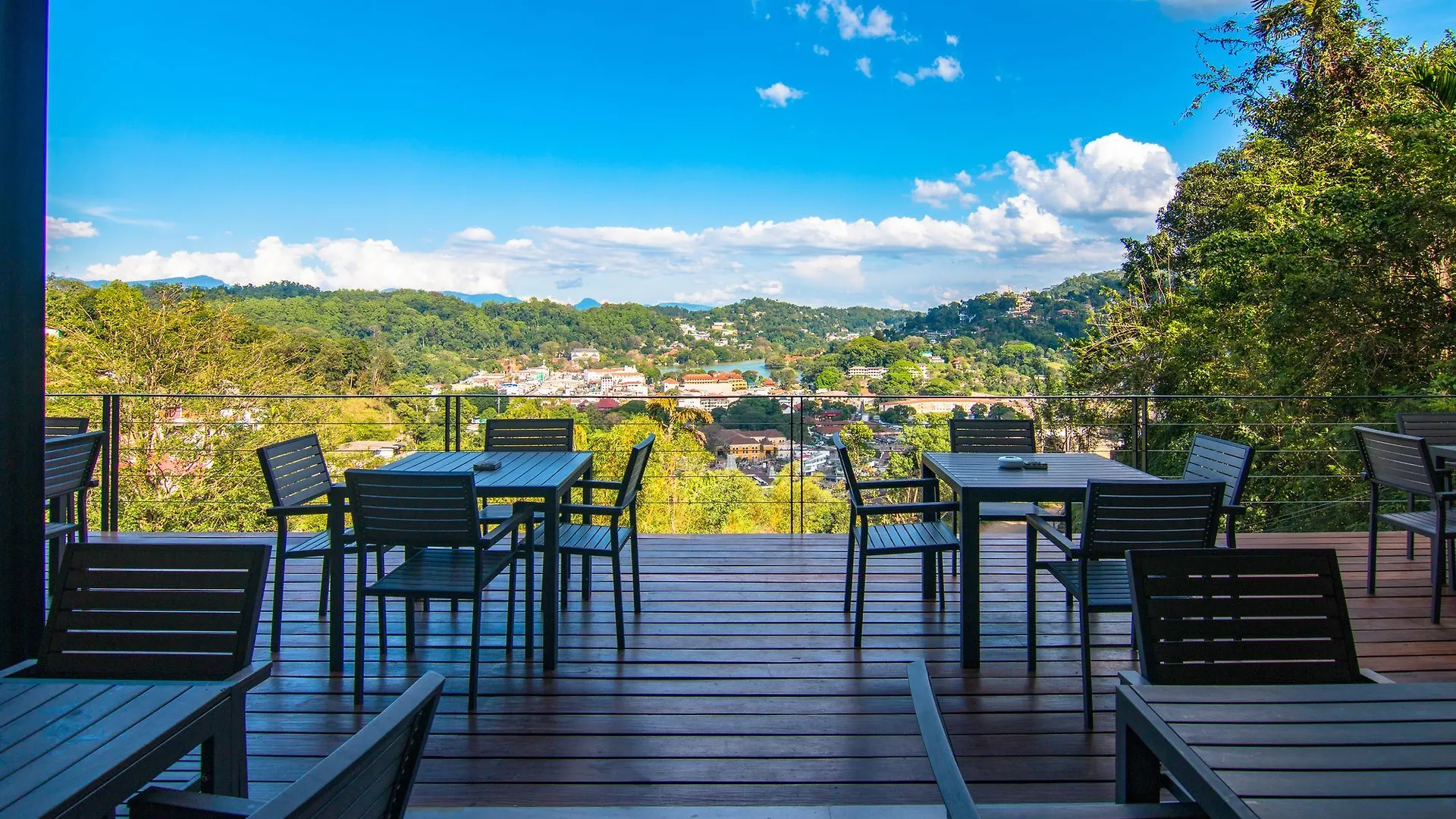 Отель Sky Terrace Канди 3*,